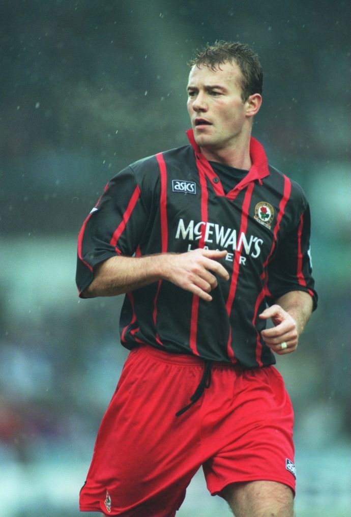 Alan Shearer playing for Blackburn at Coventry in 1995