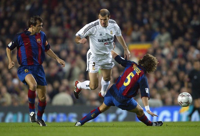 Zidane in action vs Barcelona