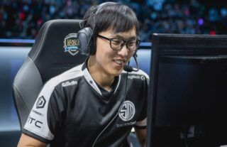 Doublelift is a League of Legends' icon.