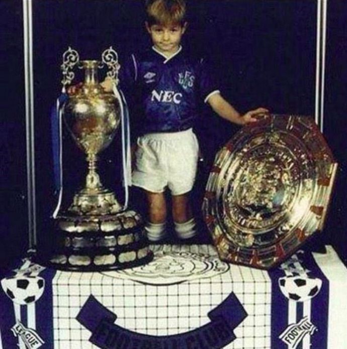 Gerrard in an Everton kit as a kid