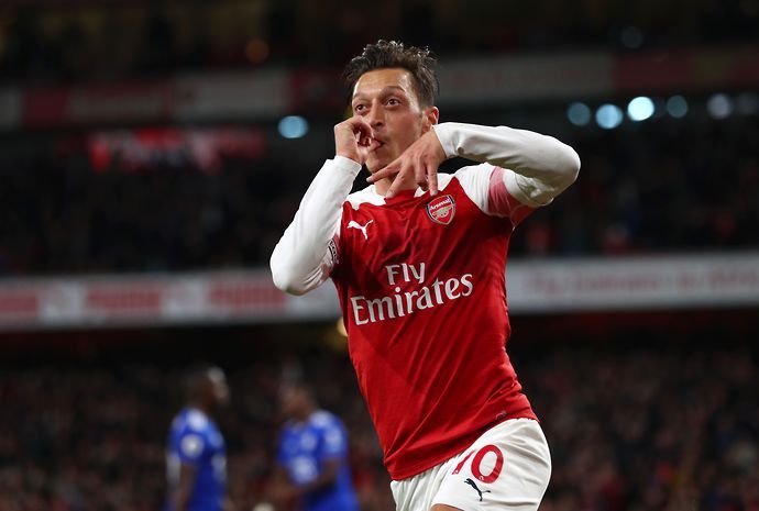 Mesut Ozil playing for Arsenal.