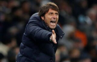 Tottenham Hotspur head coach Antonio Conte gives instructions to his players