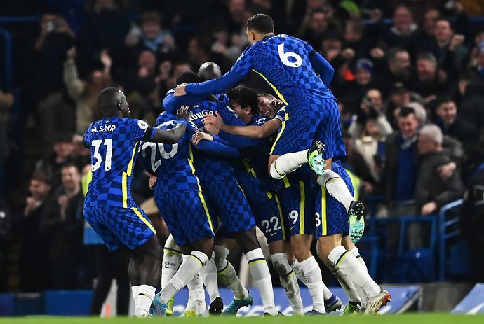 Chelsea players celebrate Hakim Ziyech's goal against Spurs.