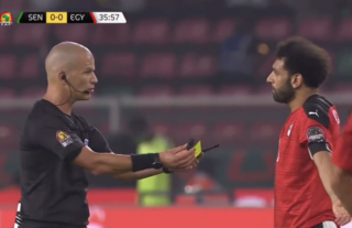 Referee's reaction when Mohamed Salah complained about decision in AFCON final was brilliant