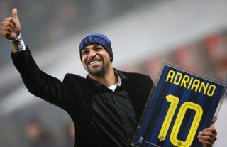 Adriano salutes Inter fans.