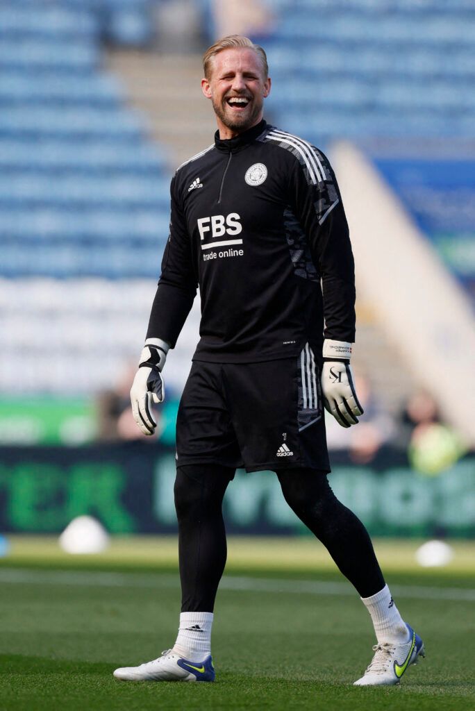 Leicester's Schmeichel warms up.