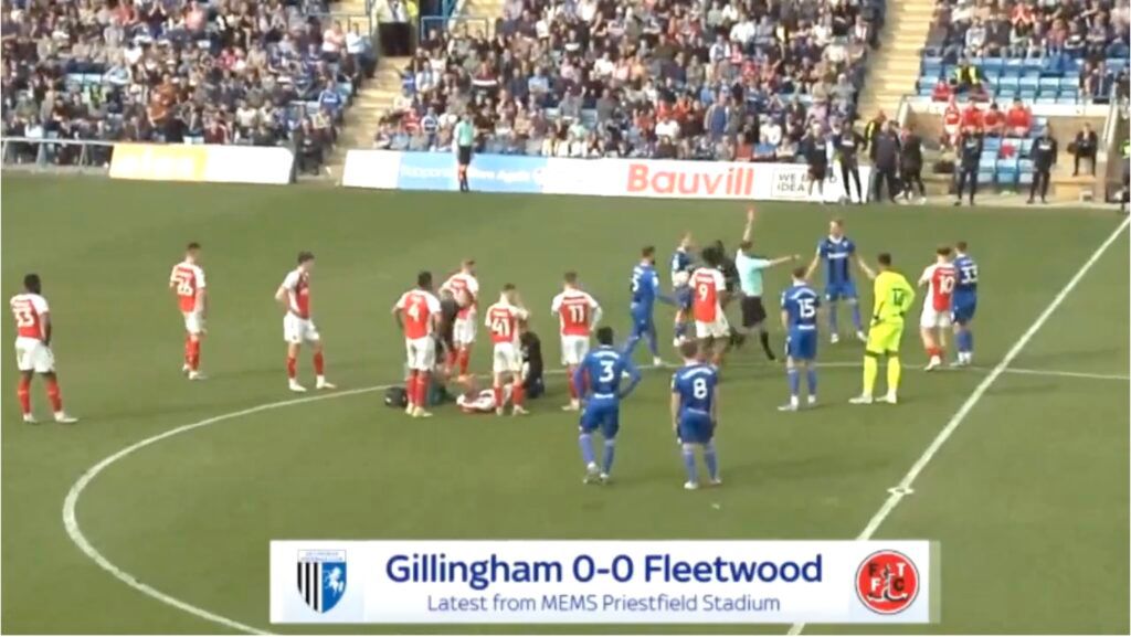 Gillingham red card Fleetwood