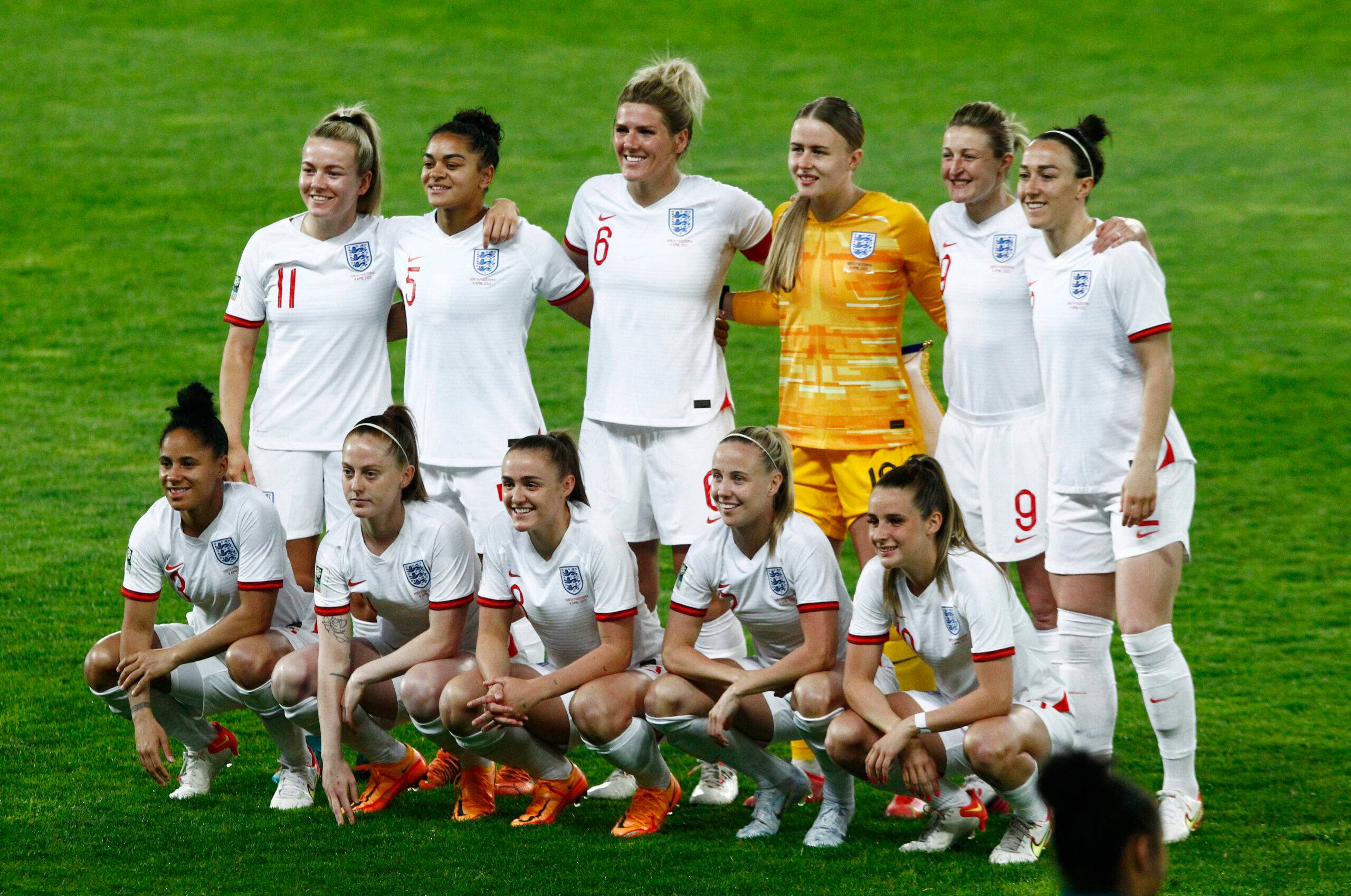 England Women pose for photo ahead of kick-off