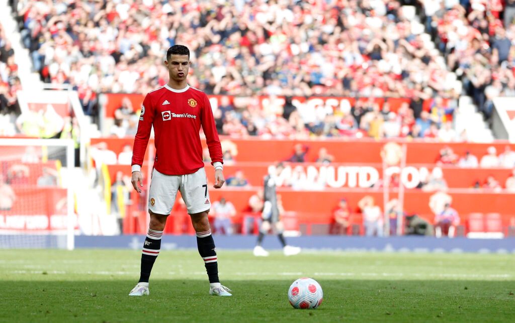 Man Utd's Ronaldo lines up a free-kick.