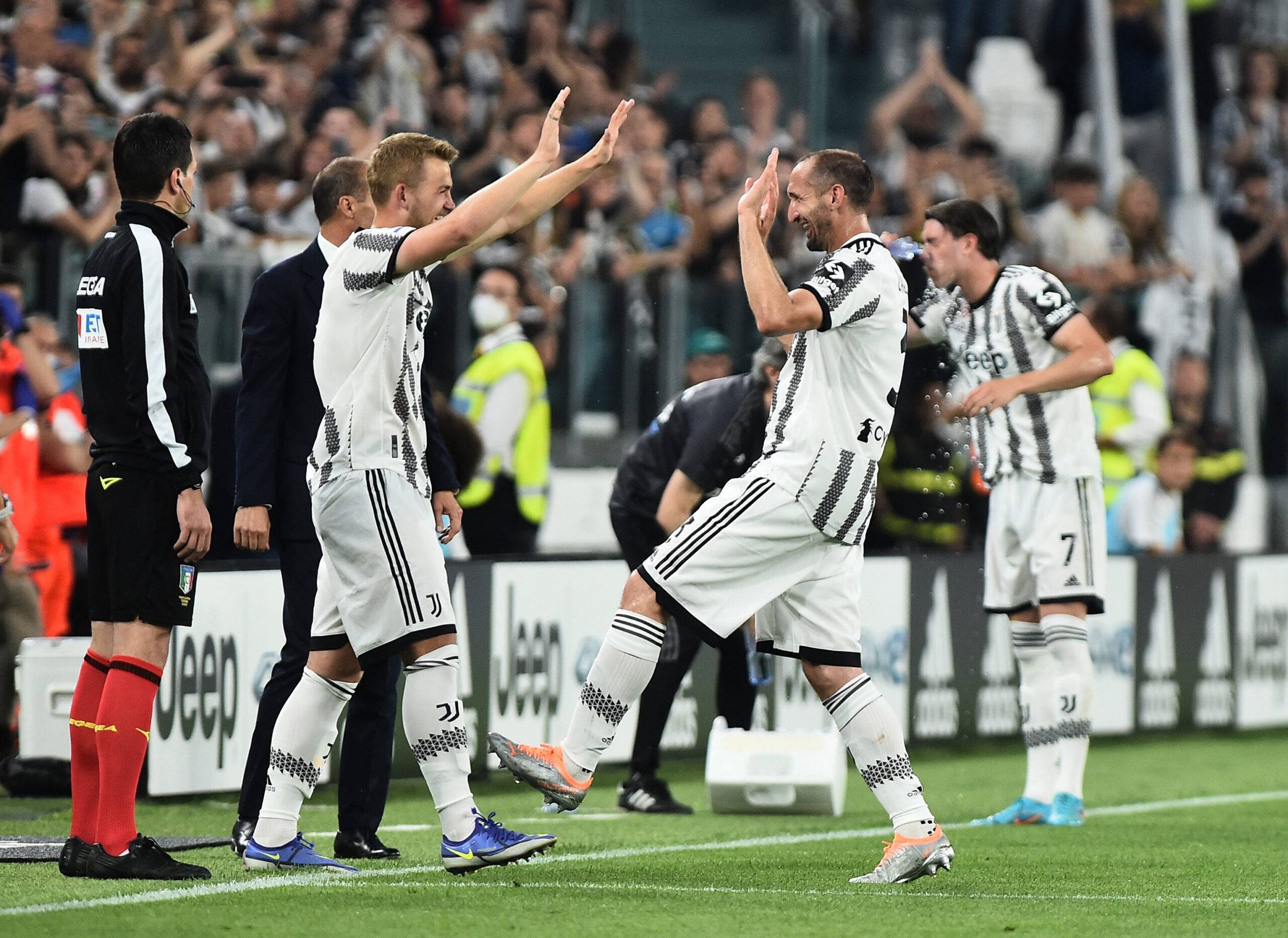Juventus' Chiellini is subbed off.