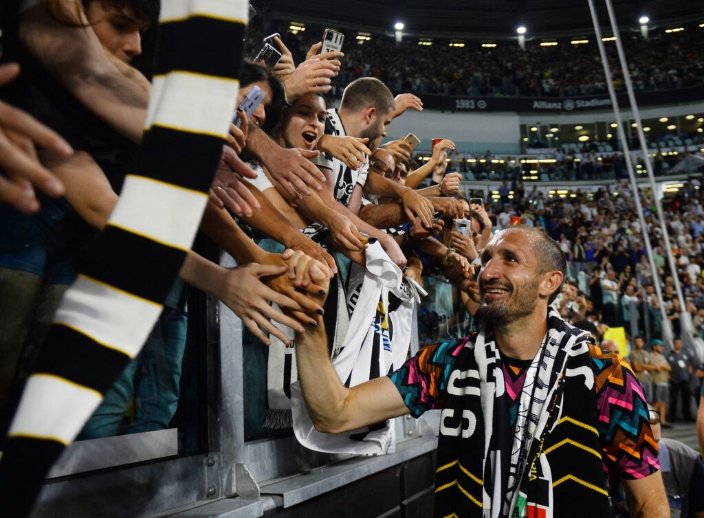 Chiellini greets Juventus fans.