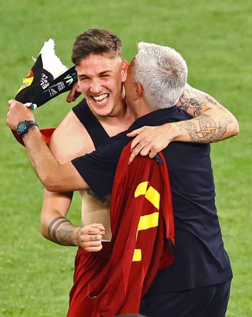 Roma's Mourinho celebrating.