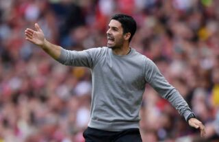 Arsenal boss Mikel Arteta giving instructions to his side