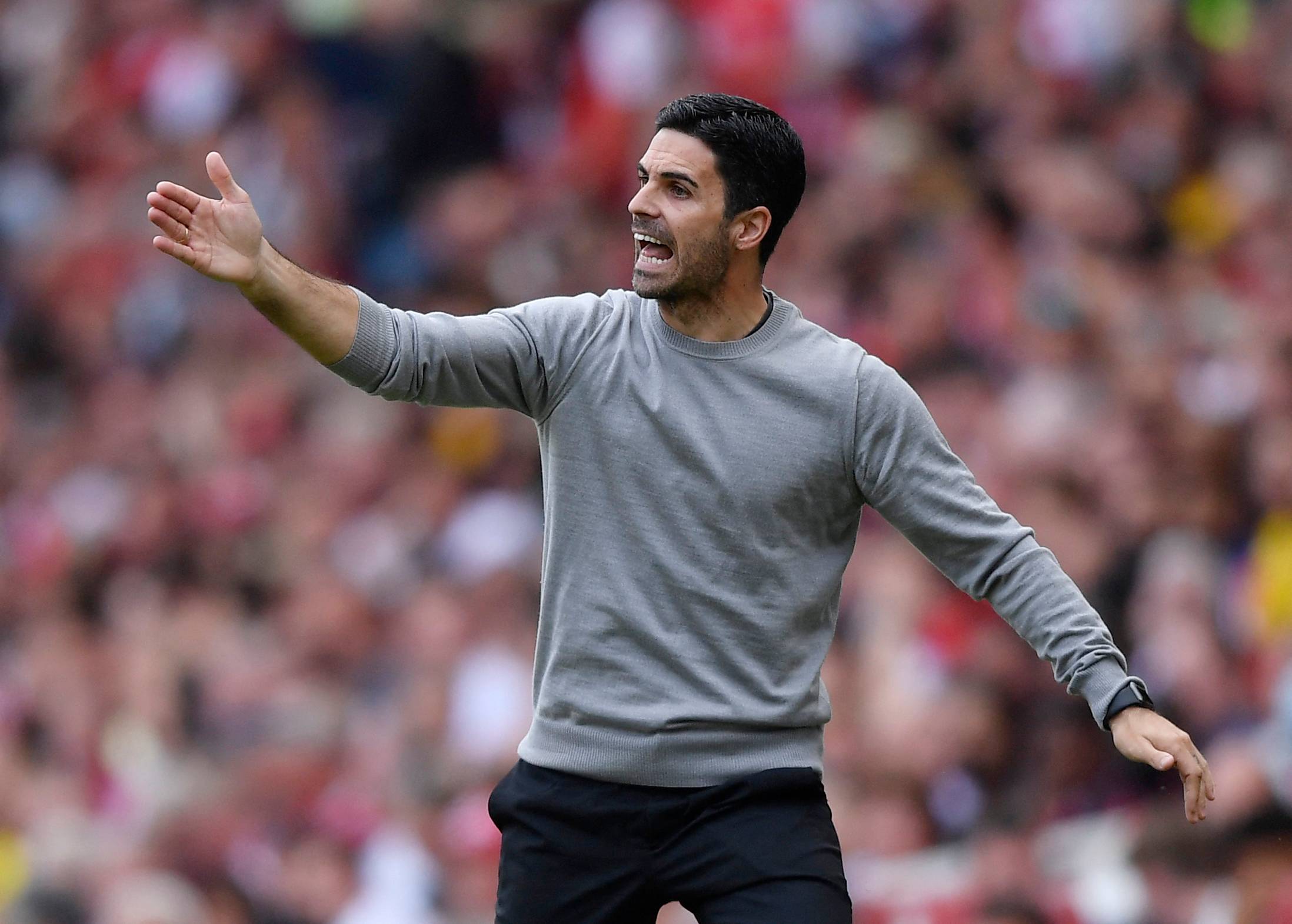 Arsenal boss Mikel Arteta giving instructions to his team