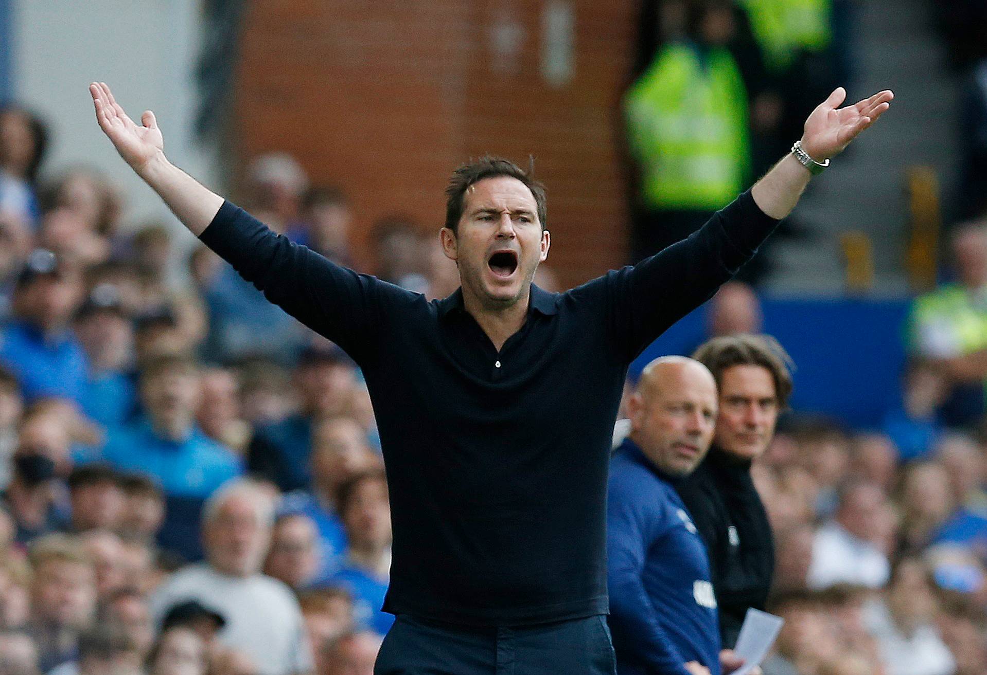 Everton manager Frank Lampard appealing for a decision
