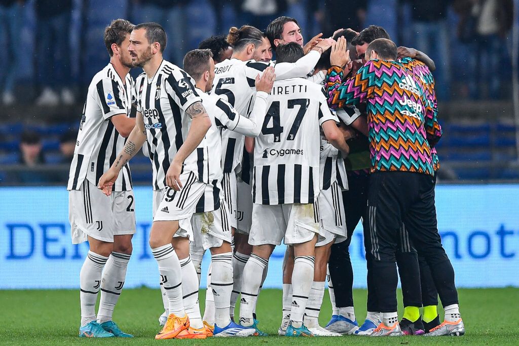 Paulo Dybala of Juventus (4th from R) celebrates with his team-mates after scoring a goal during the Serie A match between Genoa CFC and Juventus at Stadio Luigi Ferraris on April 30, 2022 in Genoa, Italy.