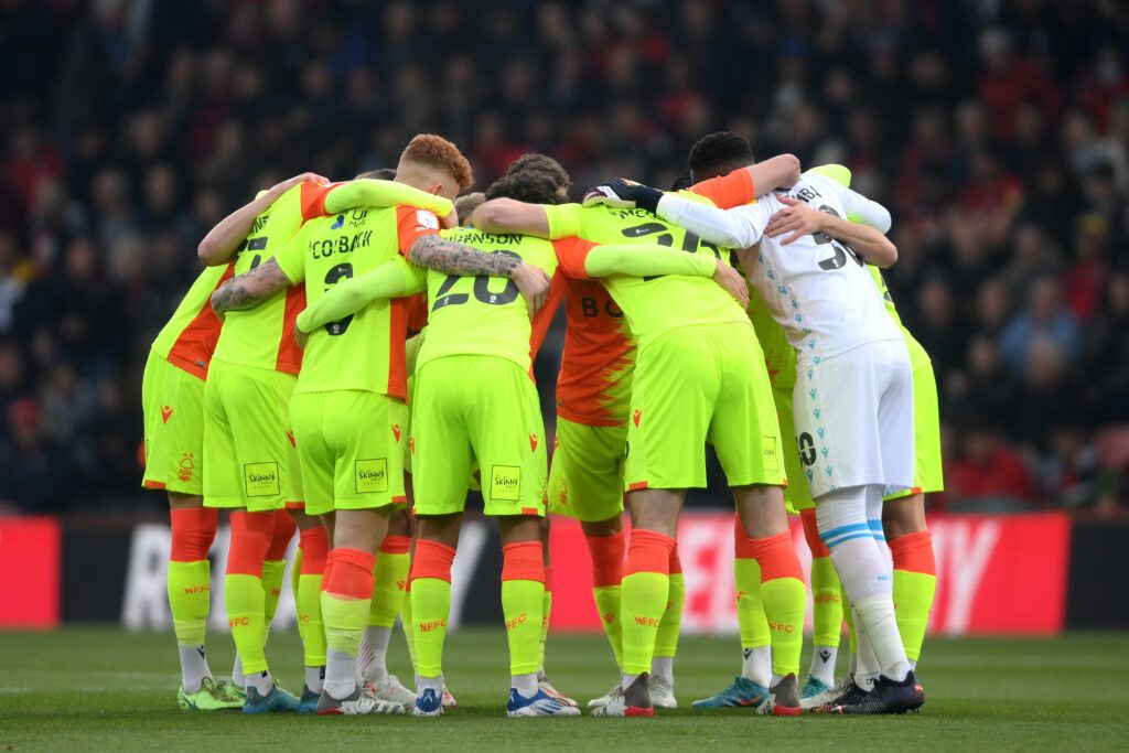 Nottingham Forest players enter a huddle prior to the Sky Bet Championship match between AFC Bournemouth and Nottingham Forest at Vitality Stadium on May 03, 2022 in Bournemouth, England