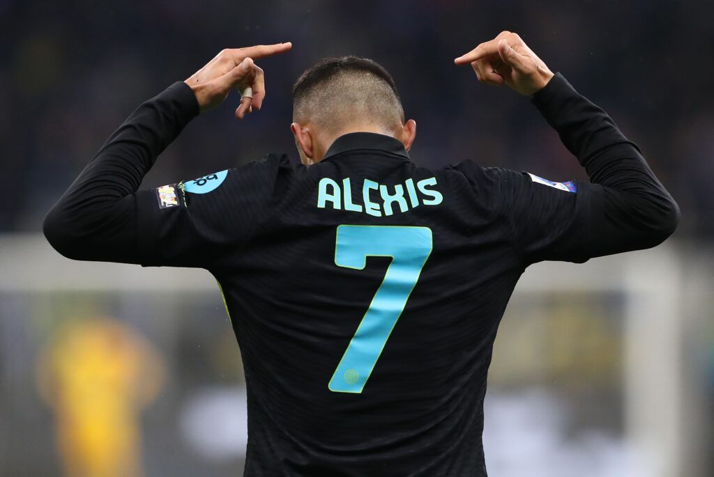 Alexis Sanchez of FC Internazionale celebrates after scoring their team's fourth goal during the Serie A match between FC Internazionale and Empoli FC at Stadio Giuseppe Meazza on May 06, 2022 in Milan, Italy.