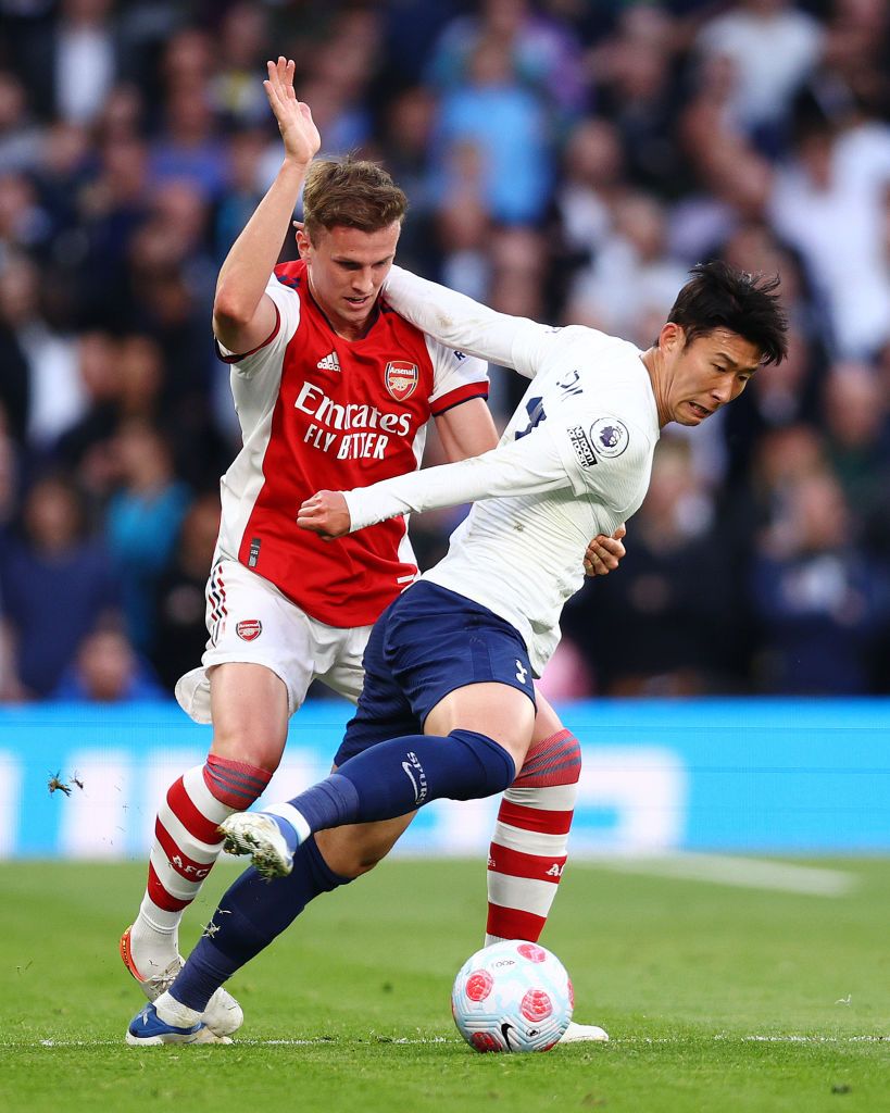 Rob Holding was sent off after foulung Son-Heung min in Tottenham vs Arsenal