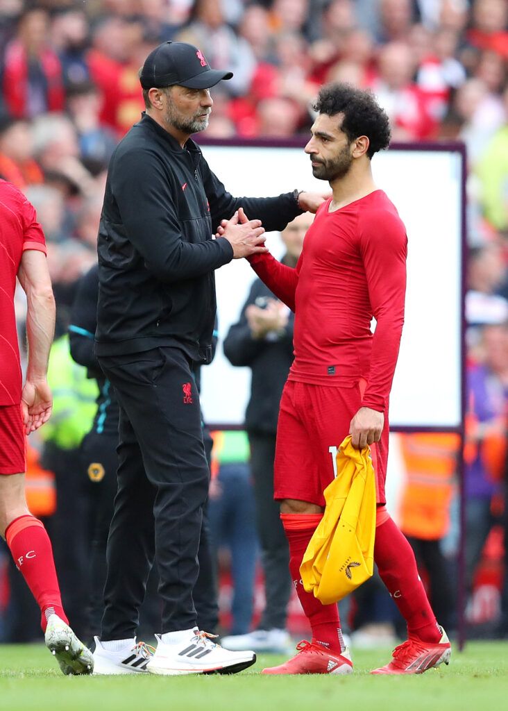 Jurgen Klopp consoles Mohamed Salah
