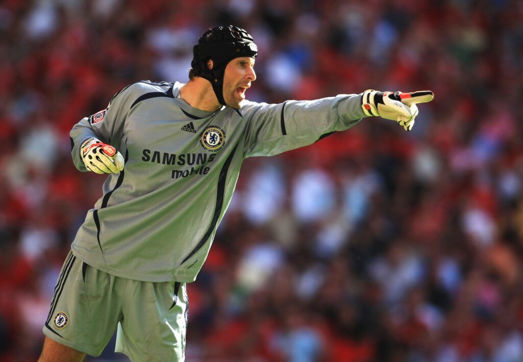 Petr Cech organising his Chelsea defence