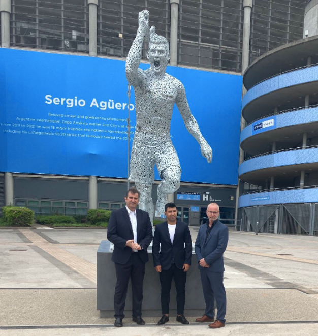 Sergio Aguero next to his Man City statue
