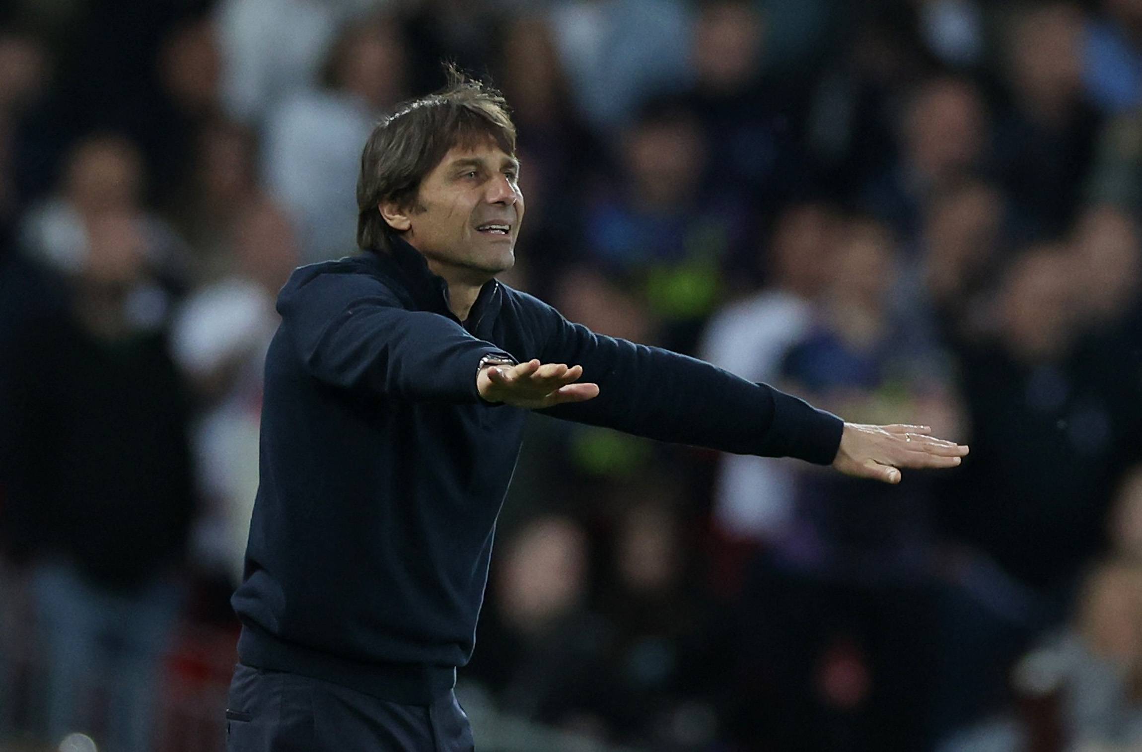 Tottenham boss Antonio Conte urges his players to calm down