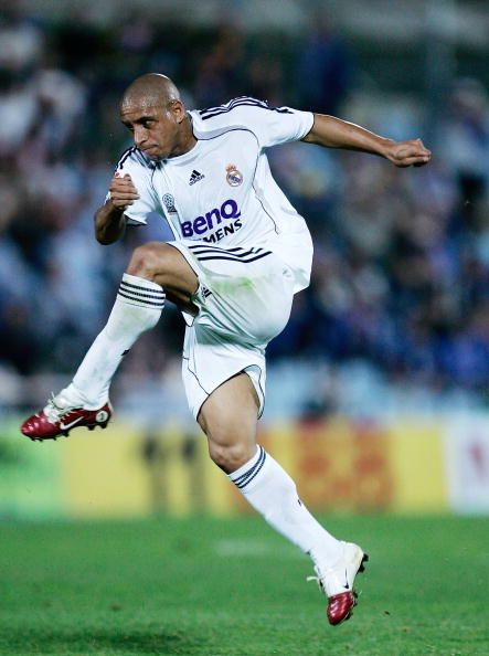 Carlos shoots for Real Madrid.