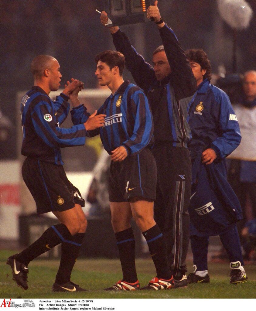 Mikael Silvestre has named his 'perfect XI' of former teammates & it's unreal. Javier Zanetti features.