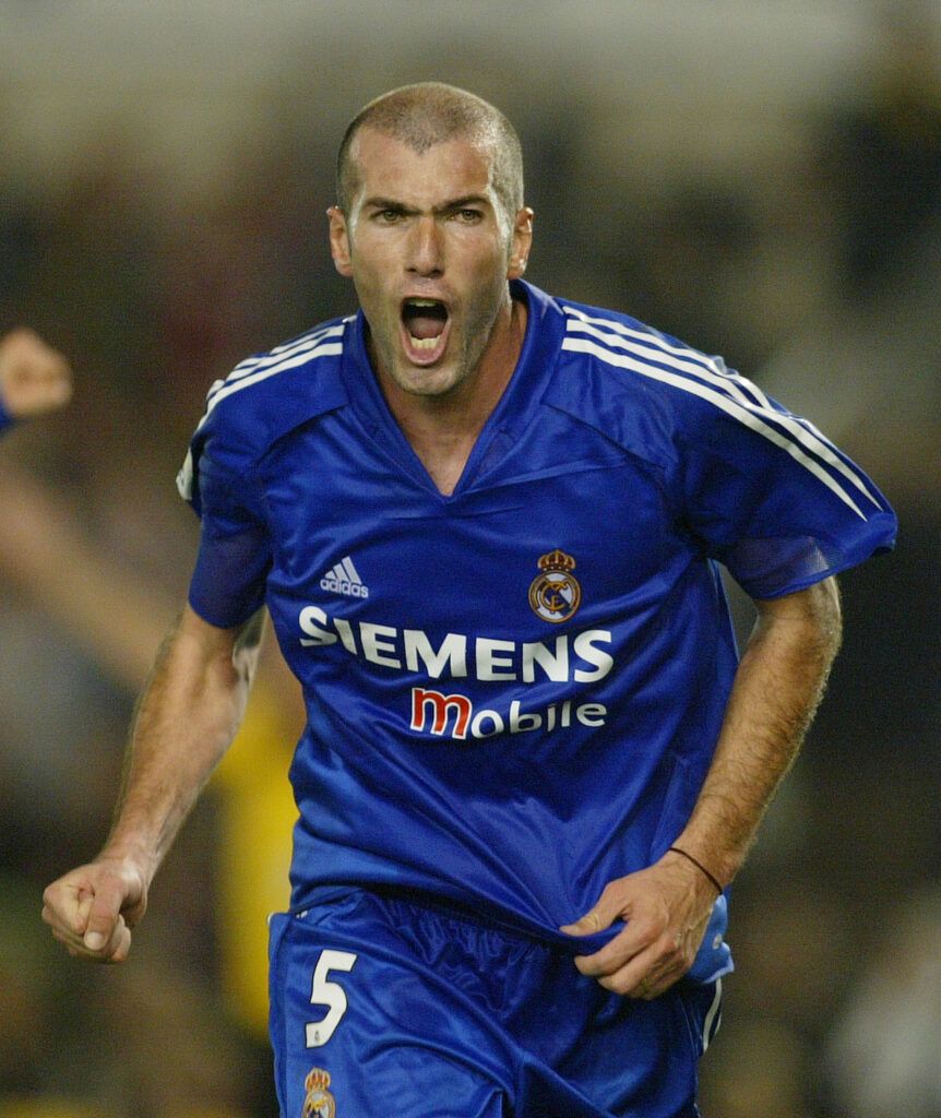 Zidane scores for Real Madrid.