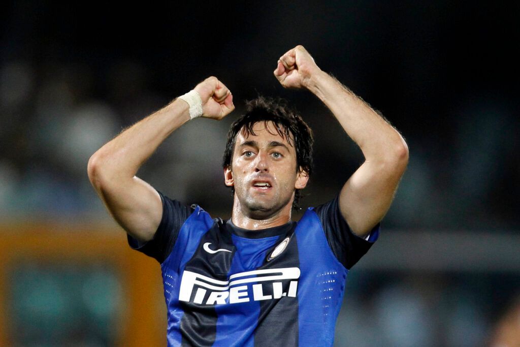 Milito scores for Inter Milan.