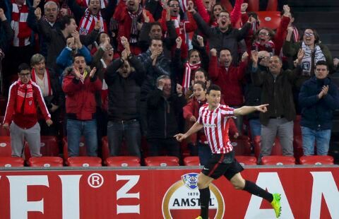 Aduriz scores for Athletic Bilbao.