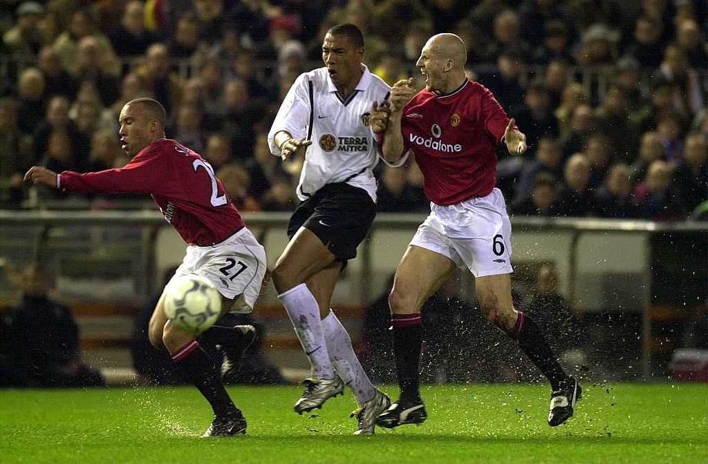 Mikael Silvestre has named his 'perfect XI' of former teammates & it's unreal. Jaap Stam features.