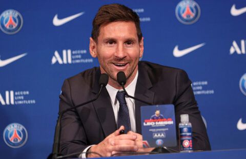 Lionel Messi took the number 30 shirt at PSG