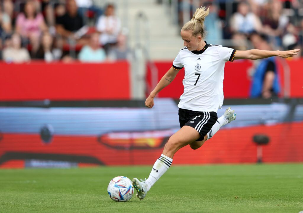 Lea Schüller of Germany controls the ball