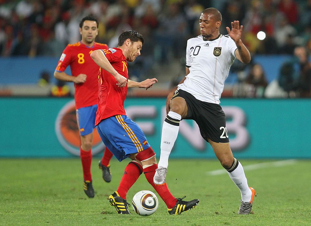Xabi Alonso & Jerome Boateng in action
