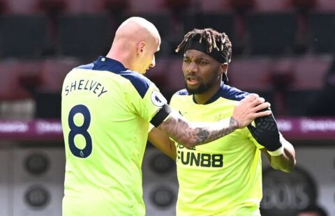 Jonjo Shelvey and Allan Saint-Maximin in action for Newcastle