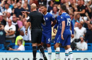 Thiago Silva questions Anthony Taylor during Chelsea 2-2 Tottenham