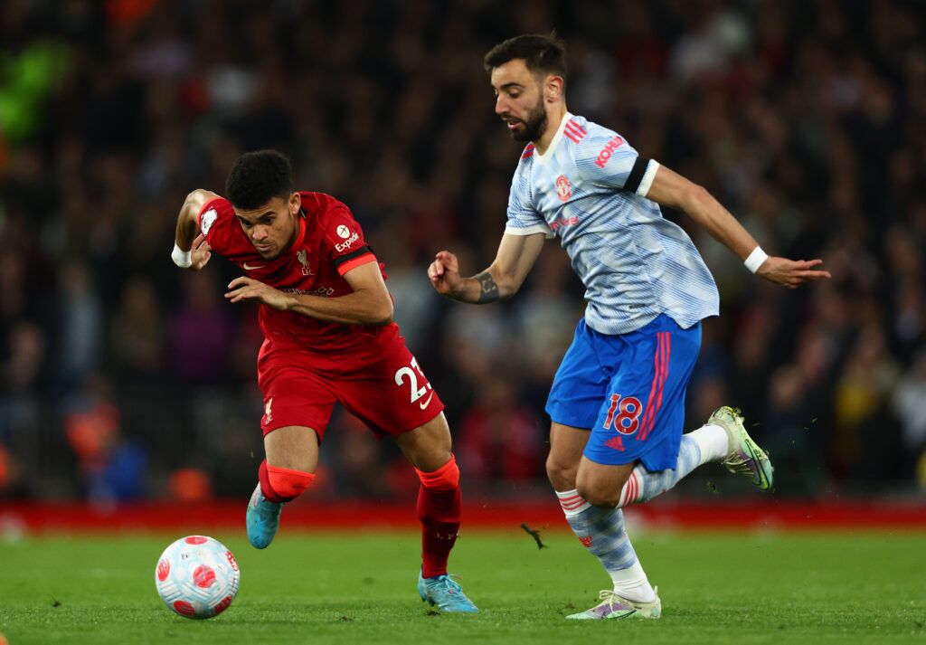 Luis Diaz of Liverpool attempts to move away from Bruno Fernandes