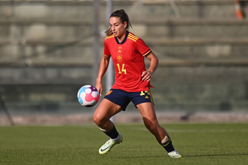 Alexia Putellas playing for Spain