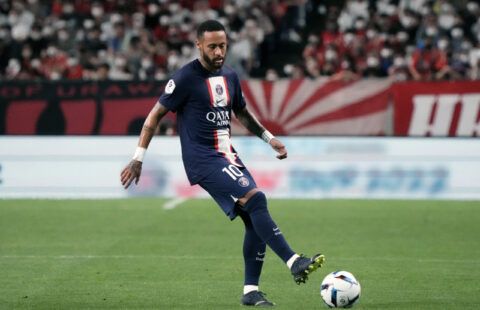 Neymar controls ball for PSG