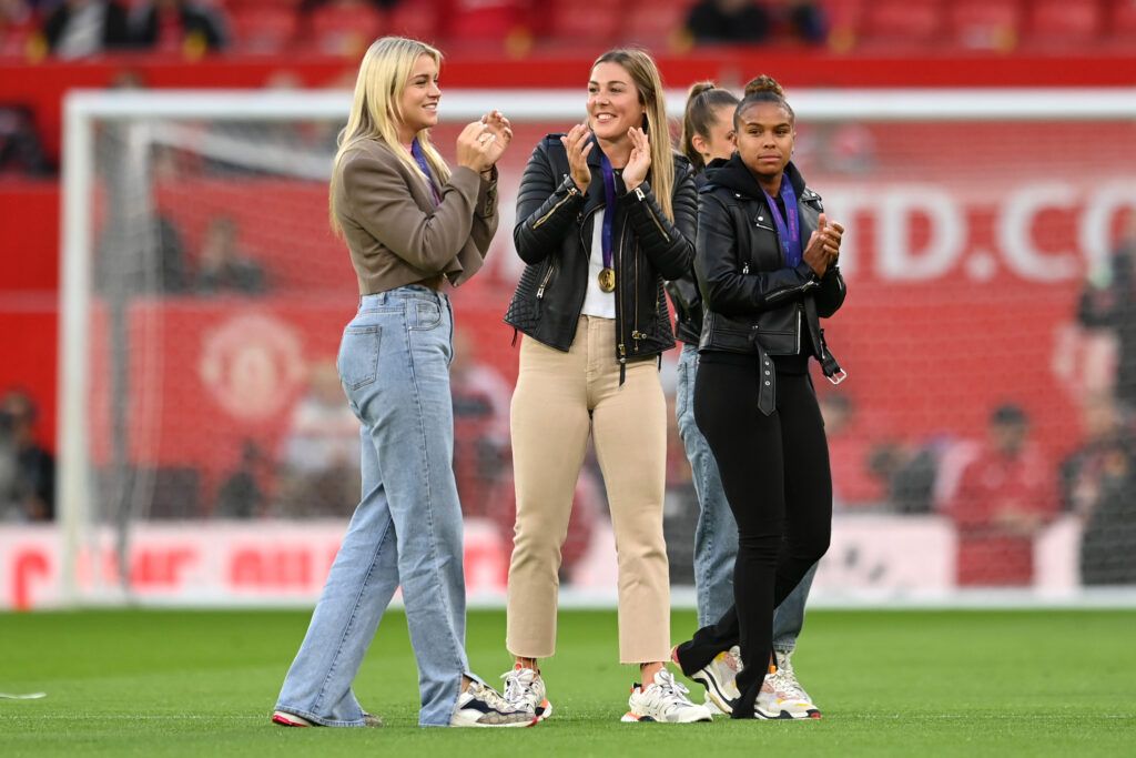 Nikita Parris with her Manchester United teammates