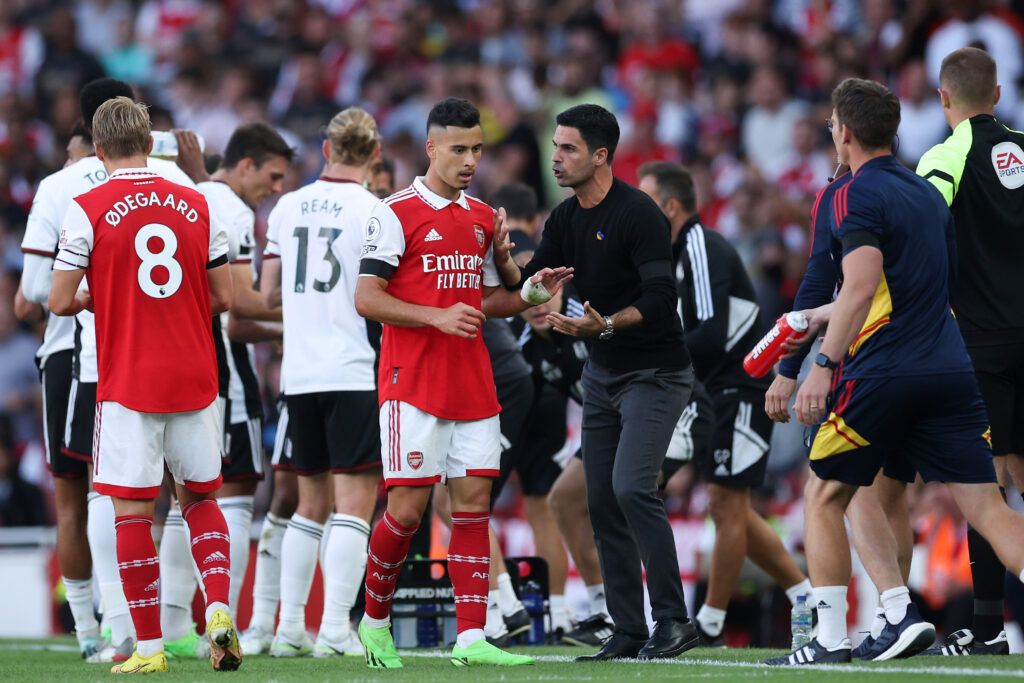 Arsenal manager Mikel Arteta speaks to Gabriel Martinelli