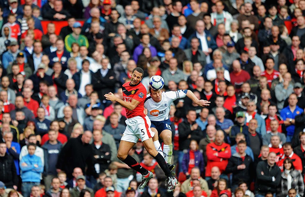 Rio Ferdinand tussles with Kevin Davies in Man United vs Bolton