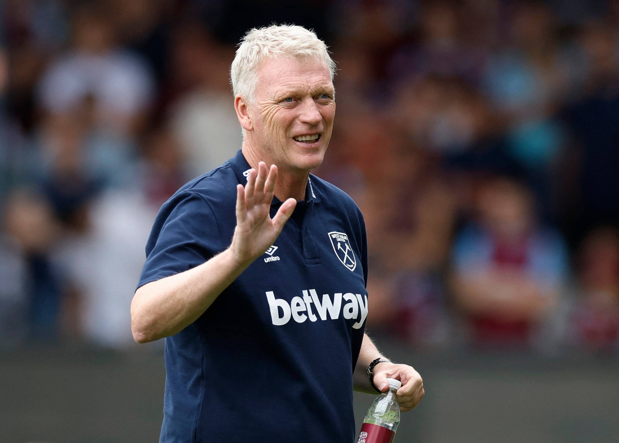 West Ham United boss David Moyes acknowledges the supporters