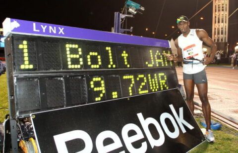 Bolt clocks 9.72 seconds.