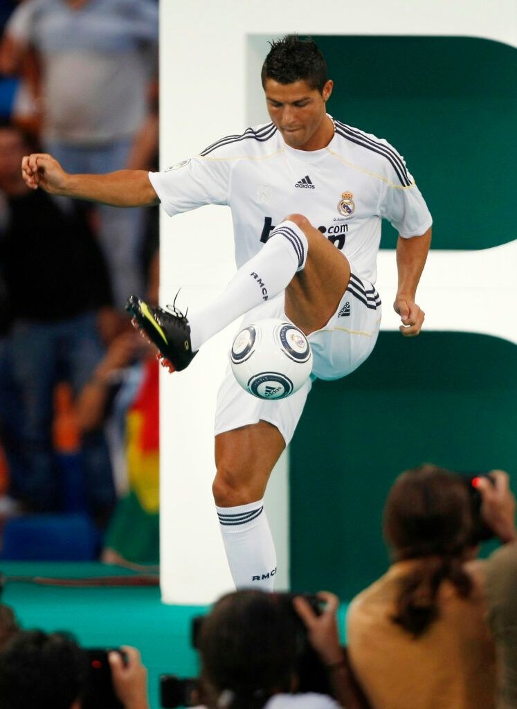 Ronaldo unveiled at Real Madrid.