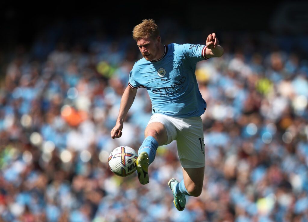 Kevin De Bruyne of Manchester City controls the ball during the Premier League match