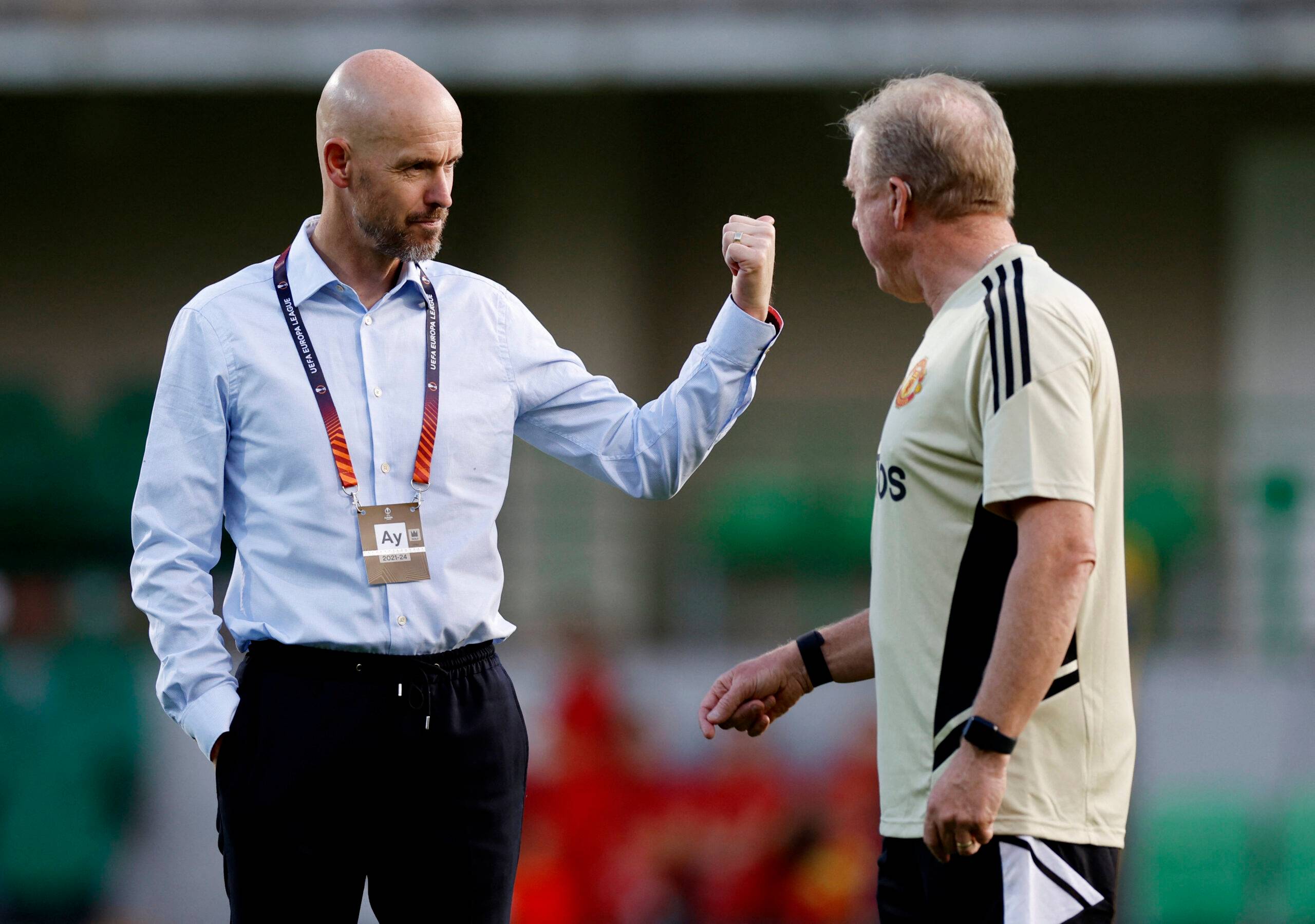 Manchester United manager Erik ten Hag with assistant coach Steve McClaren before match