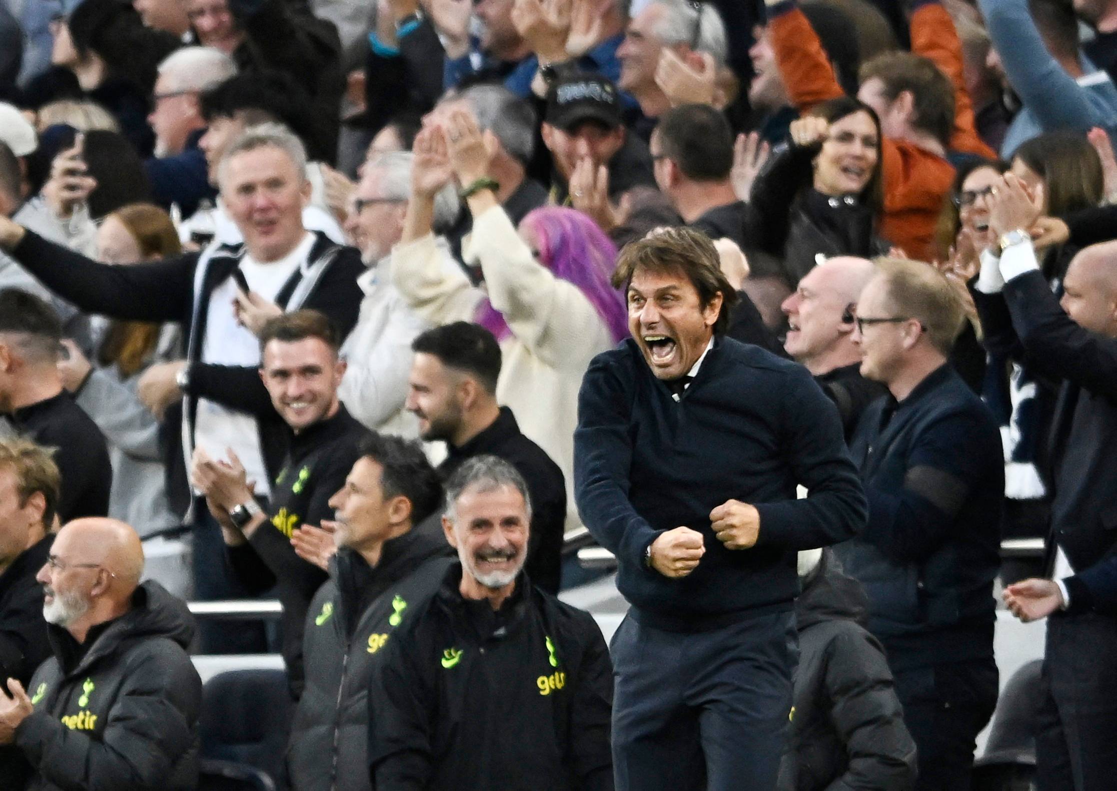 Tottenham Hotspur manager Antonio Conte celebrates after Son Heung-min scores
